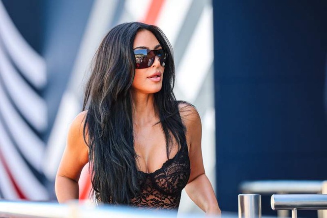 Image from: Kim Kardashian stuns fans after appearing at Monaco GP to support boyfriend Lewis Hamilton