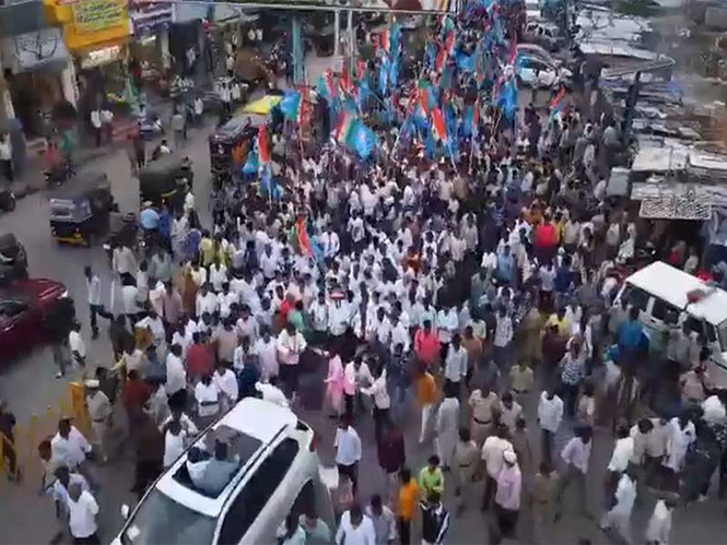 Image from: Karnataka: Students hold massive protest in Chitradurga over NEET-UG paper leak allegations
