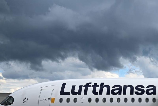 Image from: Lufthansa flight to Venice makes emergency landing due to health issue