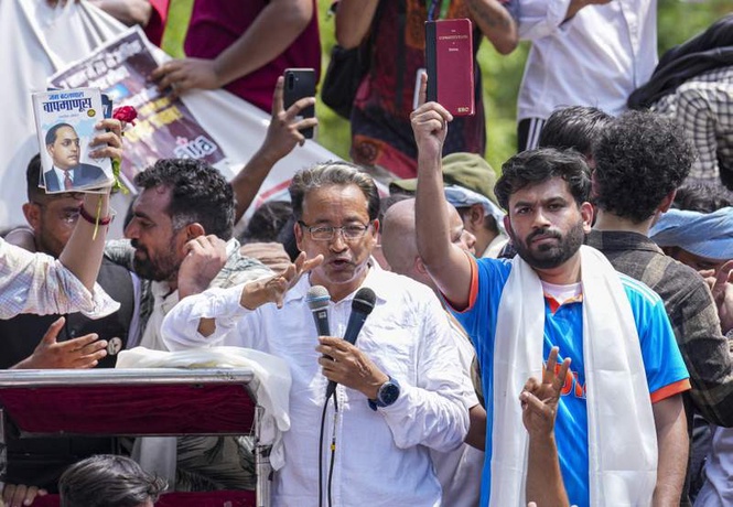 Image from: Wangchuk extends support as pupils, parents & activists join demonstration