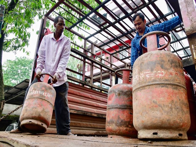 Image from: Indian households continue to pay among the lowest cooking gas prices in the world: Petroleum Ministry