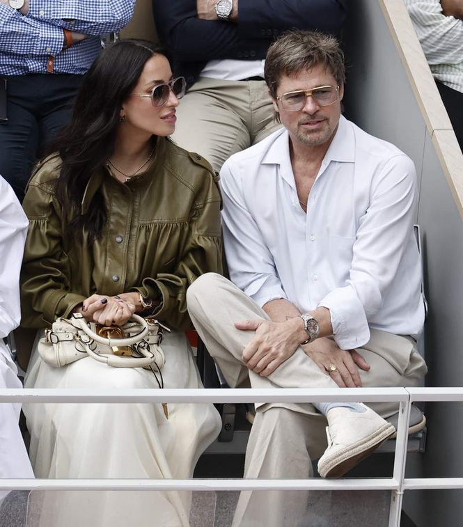 Image from: Brad Pitt spotted with partner Ines de Ramon