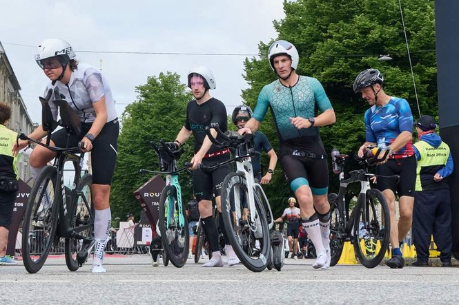 Image from: Metal pieces on Hamburg triathlon course cause havoc for cyclists