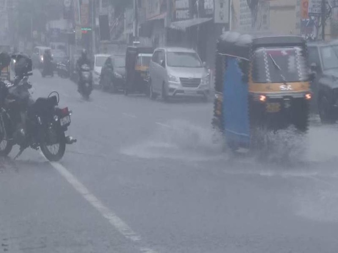 Image from: Keralam heavy rains: MeT department issues' orange' alert for Idukki, night travel in hilly regions prohibited
