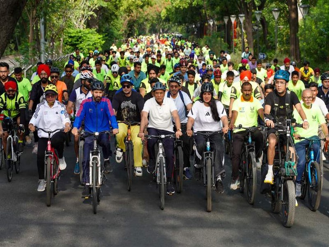 Image from: Sports Minister Mandaviya leads nationwide World Bicycle Day celebrations with actor Vikrant Massey