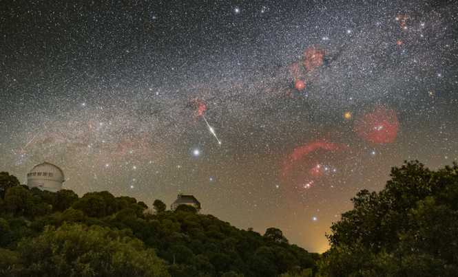 Image from: Meteor Lights Up Arizona Sky In Stunning Celestial Display Above Kitt Peak Observatory