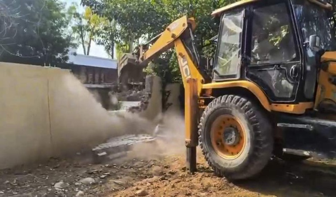 Image from: Delhi govt continues crackdown on illegal constructions, safety violations