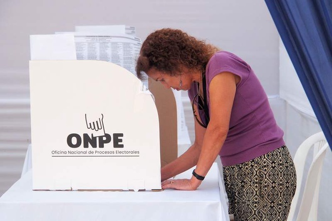 Image from: Peru faces clear choice between right and left in presidential run-off
