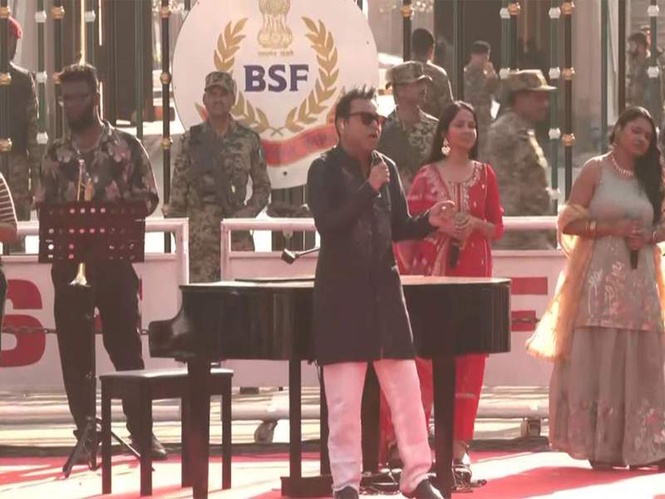 Image from: AR Rahman performs at Attari-Wagah Border, 'Main Vaapas Aaunga' team pays musical tribute to BSF