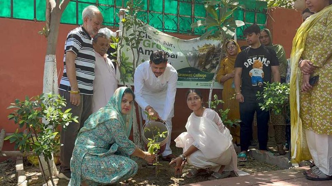 Image from: Students pledge to fight pollution, join hands for cleaner, greener city