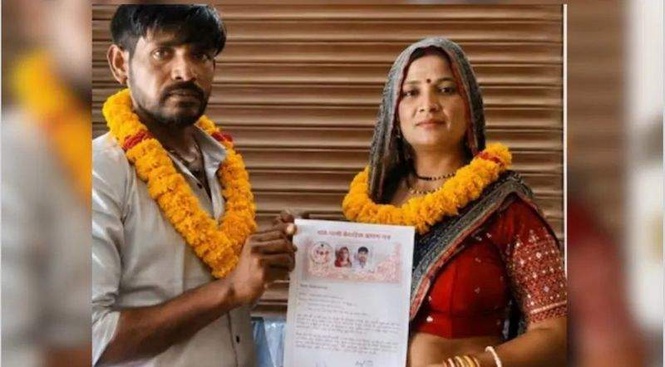 Image from: ’She broke her daughter’: Kanpur man marries mother-in-law, viral court marriage video stuns social media