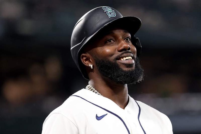 Image from: Randy Arozarena gets back at heckling fan with hilarious message written on baseball