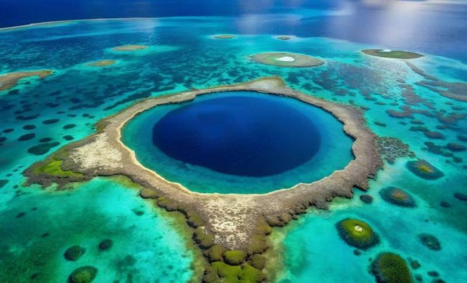 Image from: Divers Entered One of the Ocean’s Mysterious Blue Holes and Discovered Something Unexpected Deep Below the Surface