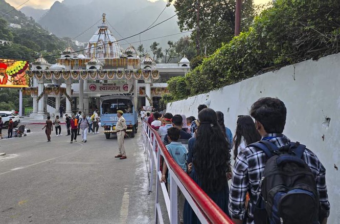 Image from: 5 Vaishno Devi pony operators without valid papers booked