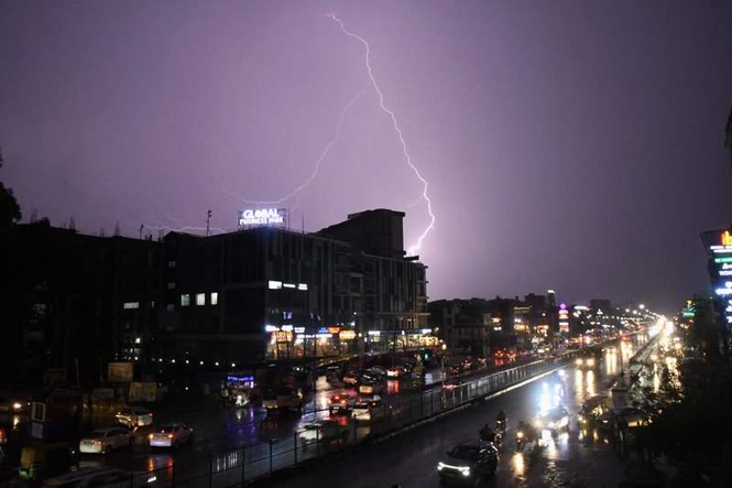 Image from: Weather Dept issues warning of severe thunderstorms over Hisar, Hansi