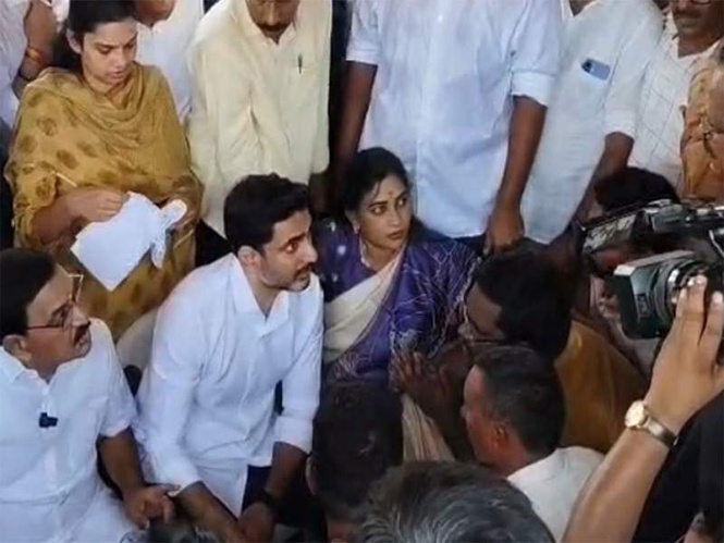 Image from: Andhra Minister Nara Lokesh visits hospital, meets families of Vizag Steel Plant accident victims
