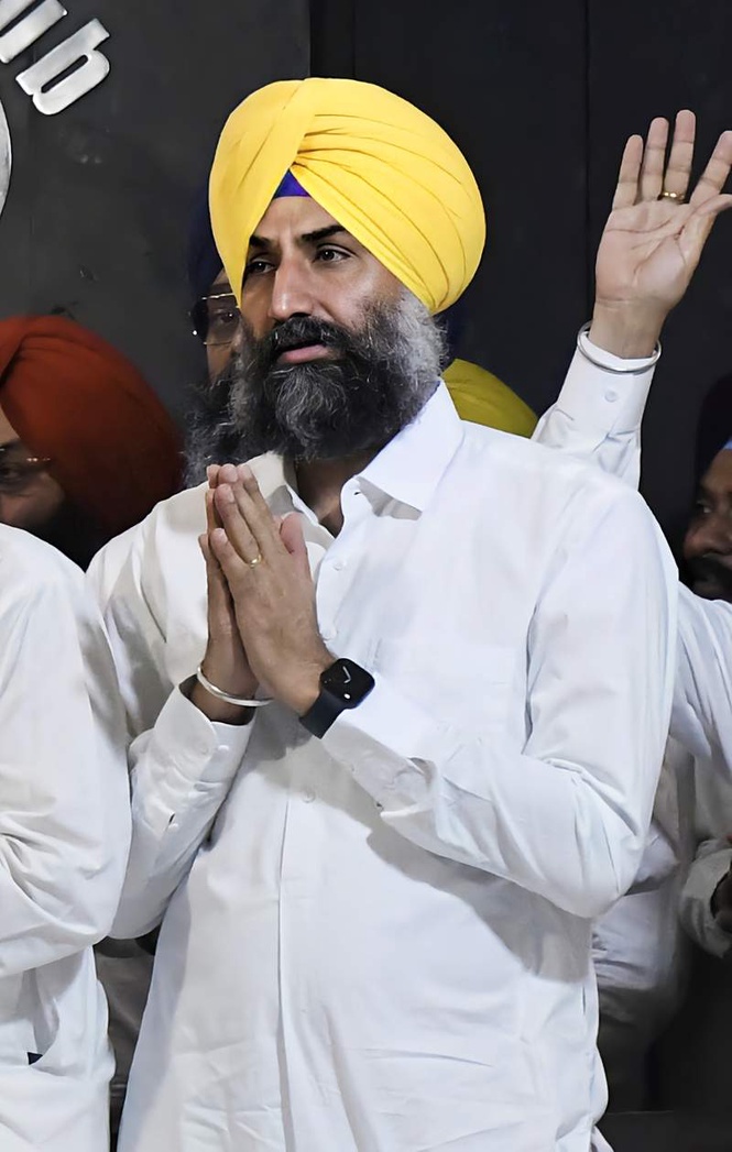 Image from: Deep Sidhu’s brother shares stage with Waris Punjab De