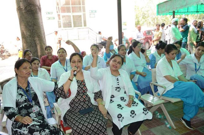 Image from: Nursing staff hold 2-hour strike at Karnal Civil Hospital over remarks by women panel chief