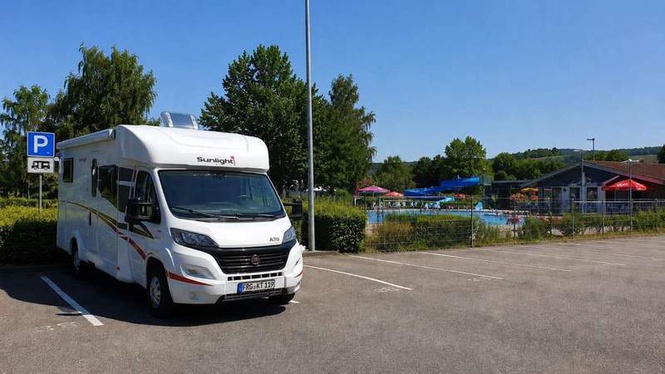 Image from: Dog fights for life in boiling campervan while his owner is nowhere to be found