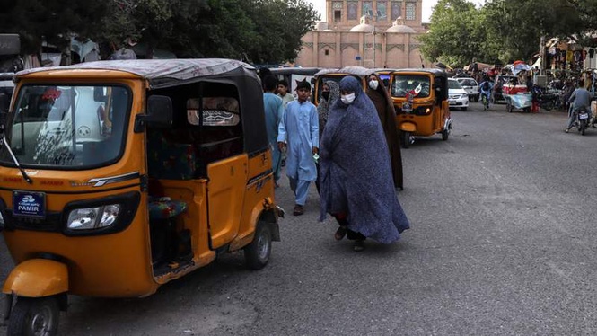 Image from: Dozens of Afghan men protest govt crackdown on women, police accused of ‘firing shots’