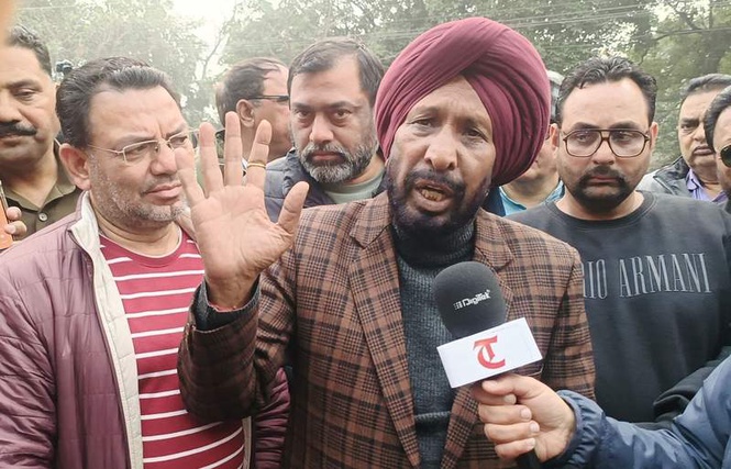Image from: MLA questions BJP over presence of Maharashtra leader at Amritsar event