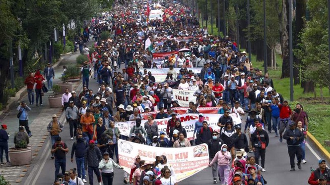 Image from: Striking teachers bring Mexico City to a standstill ahead of World Cup