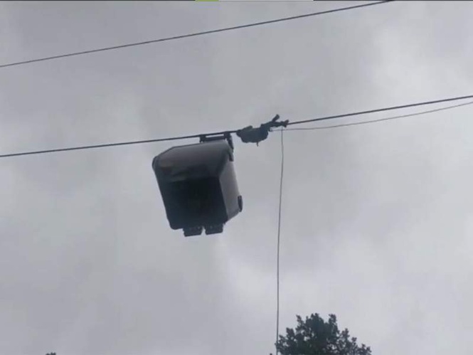 Image from: J-K govt sets up 5-member committee to probe Gulmarg Gondola technical glitch