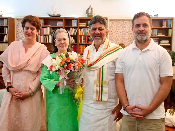 Image from: Karnataka CM DK Shivakumar meets Rahul Gandhi, Sonia Gandhi at 10, Janpath in Delhi