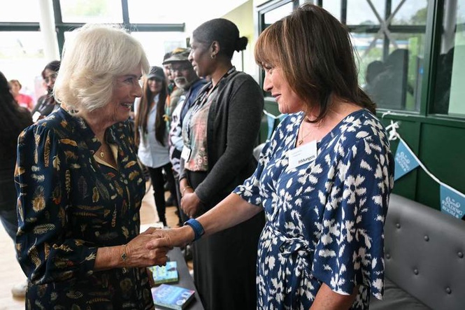 Image from: Lorraine Kelly tells Queen reading helps homeless people get ‘back on their feet’