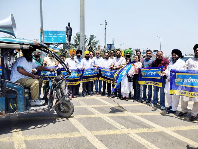 Image from: ‘e-rickshaw-cum-mobile complaint box’ campaign to fight drugs launched in Amritsar