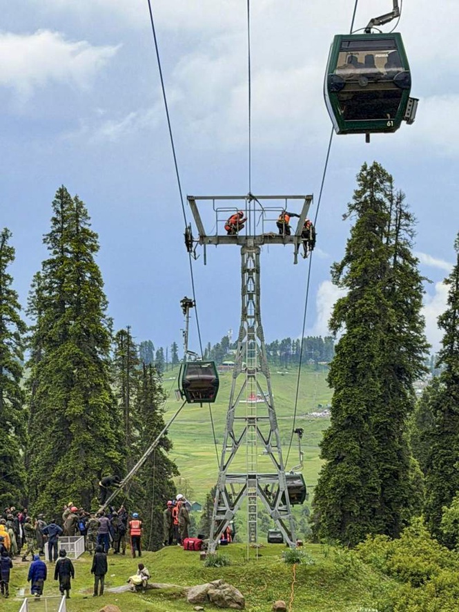 Image from: J&K Govt forms panel to probe Gulmarg cable car malfunction
