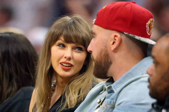 Image from: What Taylor Swift’s Fleetwood Mac-inspired New York Knicks t-shirt had written on it at Game 4