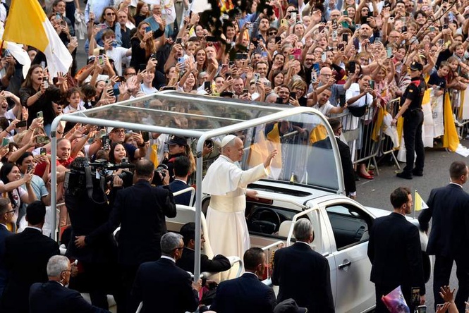 Image from: Pope Leo celebrates mass at Gaudí's Sagrada Família in Barcelona
