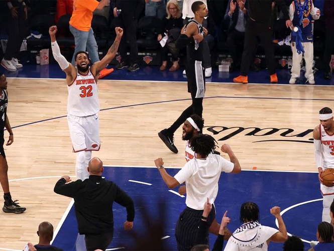 Image from: NBA 2025-26: New York Knicks pull off historic finals comeback, beat San Antonio Spurs 107-106 in Game 4