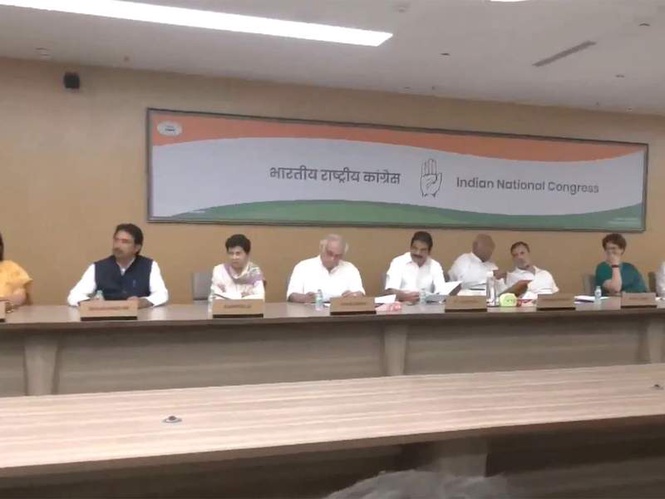 Image from: Congress president Kharge chairs meeting of AICC Secys, State Presidents in Delhi