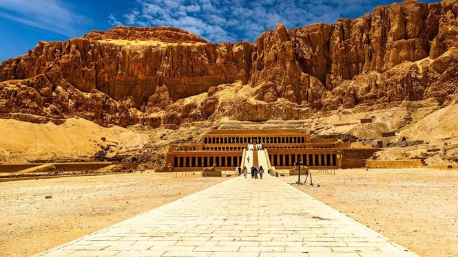 Image from: ‘A fascinating discovery’: in Egypt, archaeologists have just unearthed exceptional remains that are rewriting the history of the earliest civilisations (they’re 6,000 years old!)