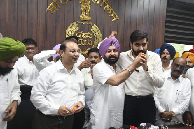 Image from: Padamjeet Mehta re-elected unopposed as Bathinda Mayor for second term