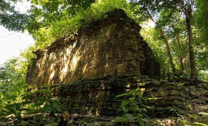 Image from: A Student Searched a Dataset on a Hard Drive and Found a Massive Lost Maya City Hidden Beneath the Jungle