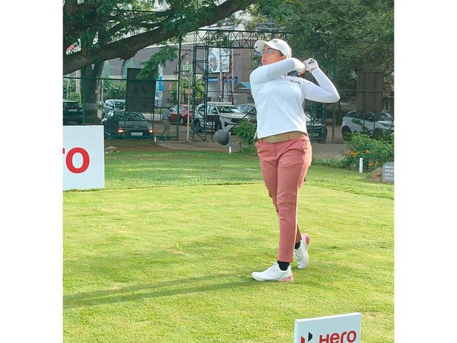 Image from: Teenaged Riya Jadon takes lead in 7th leg of Women's Pro Golf Tour