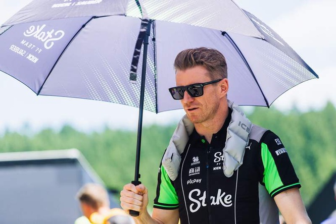 Image from: Hülkenberg on World Cup: 'Put on the shirt, have a beer, cheer'