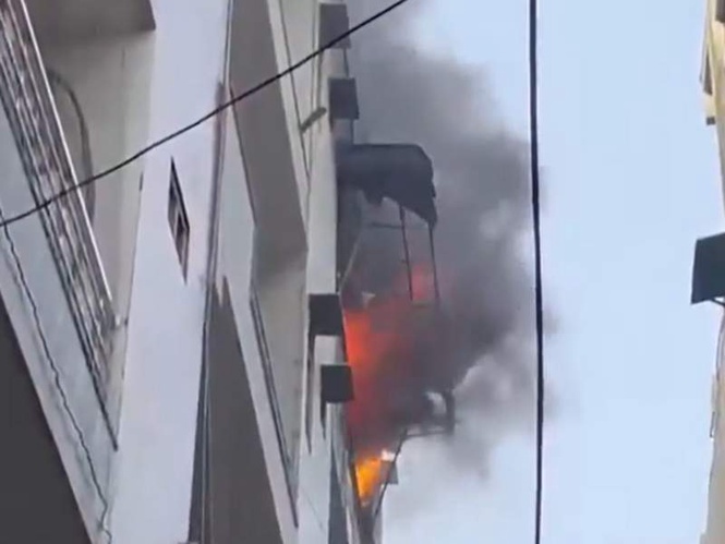 Image from: Delhi: Massive fire breaks out at a PG accommodation in Subzi Mandi area