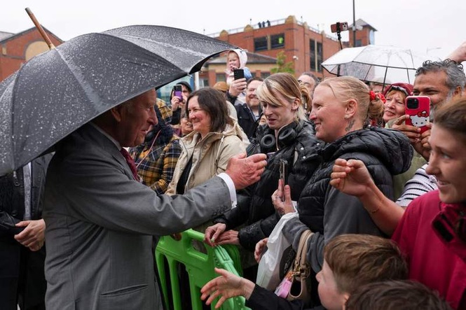 Image from: 'I have my uses': King jokes with schoolgirl who skipped maths class for royal visit