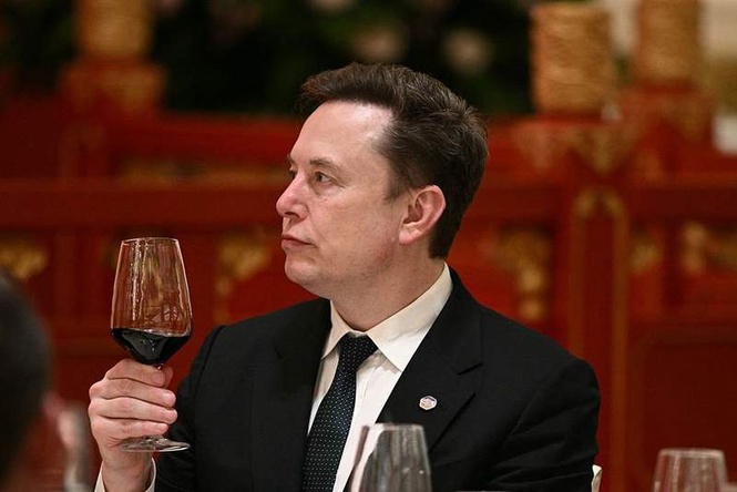Image from: Elon Musk's SpaceX eyes historic stock market debut which could make him world's first trillionaire