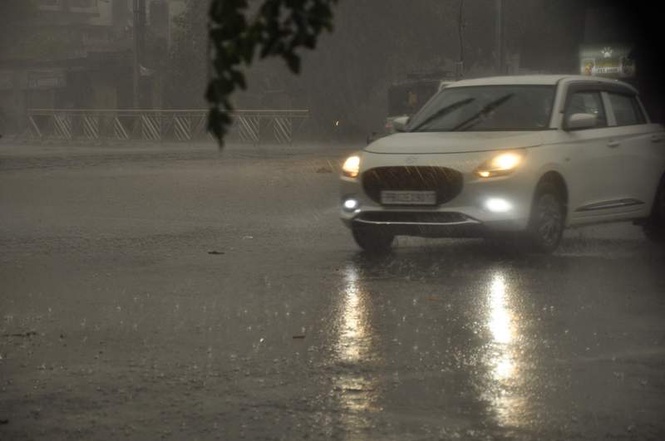 Image from: Dust storm, rain lash Tarn Taran