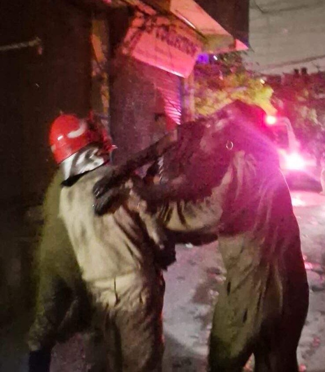 Image from: 3 feared dead, 8 rescued after fire engulfs 5-storey building in south Delhi