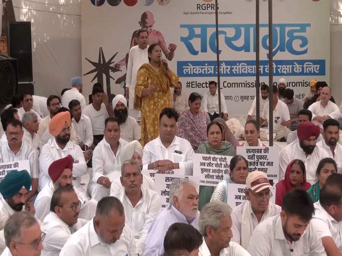 Image from: Congress holds 'Satyagraha' protest at Jantar Mantar against ECI over Meenakshi Natarajan's nomination rejection
