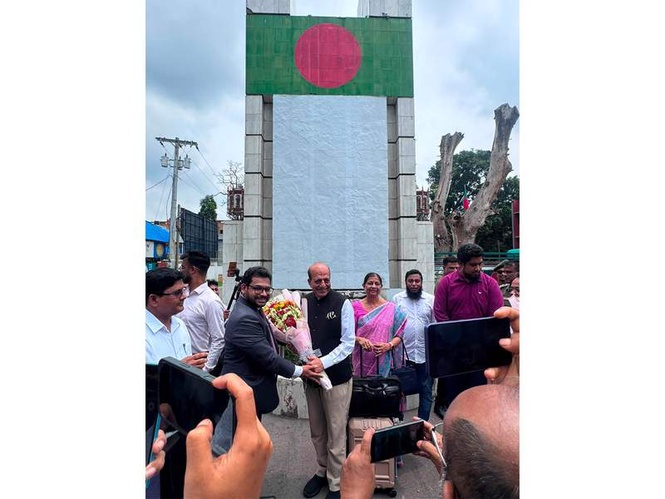 Image from: High Commissioner designate Dinesh Trivedi arrives in Bangladesh by road, to assume charge from Pranay Verma