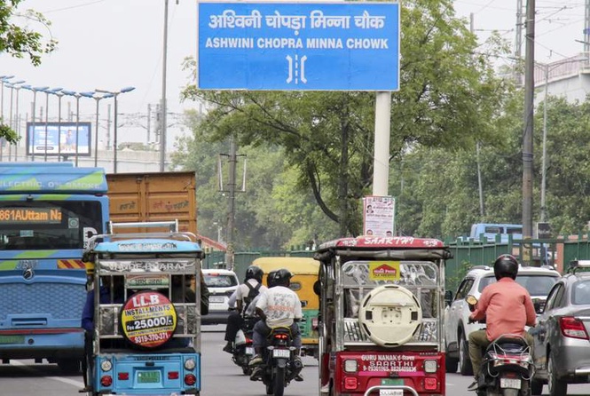 Image from: Delhi LG, CM unveil Ashwini Chopra (Minna) Chowk, honouring former MP and Punjab Kesari editor