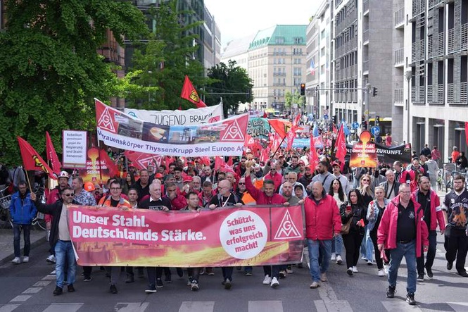 Image from: Struggling steelworkers rally in Germany to demand state support