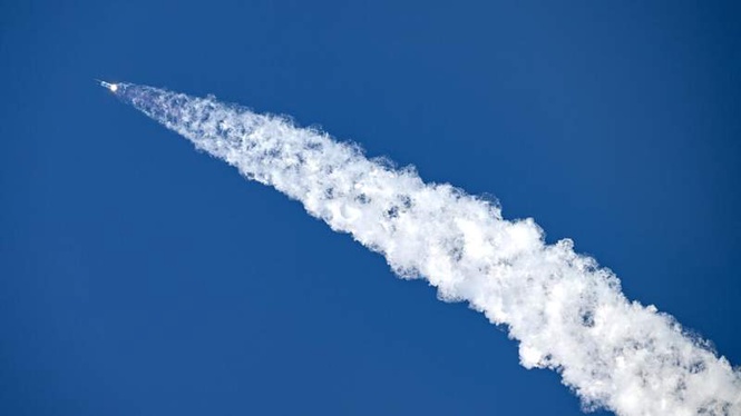 Image from: Musk vows to reach Mars as SpaceX makes biggest-ever Wall Street debut